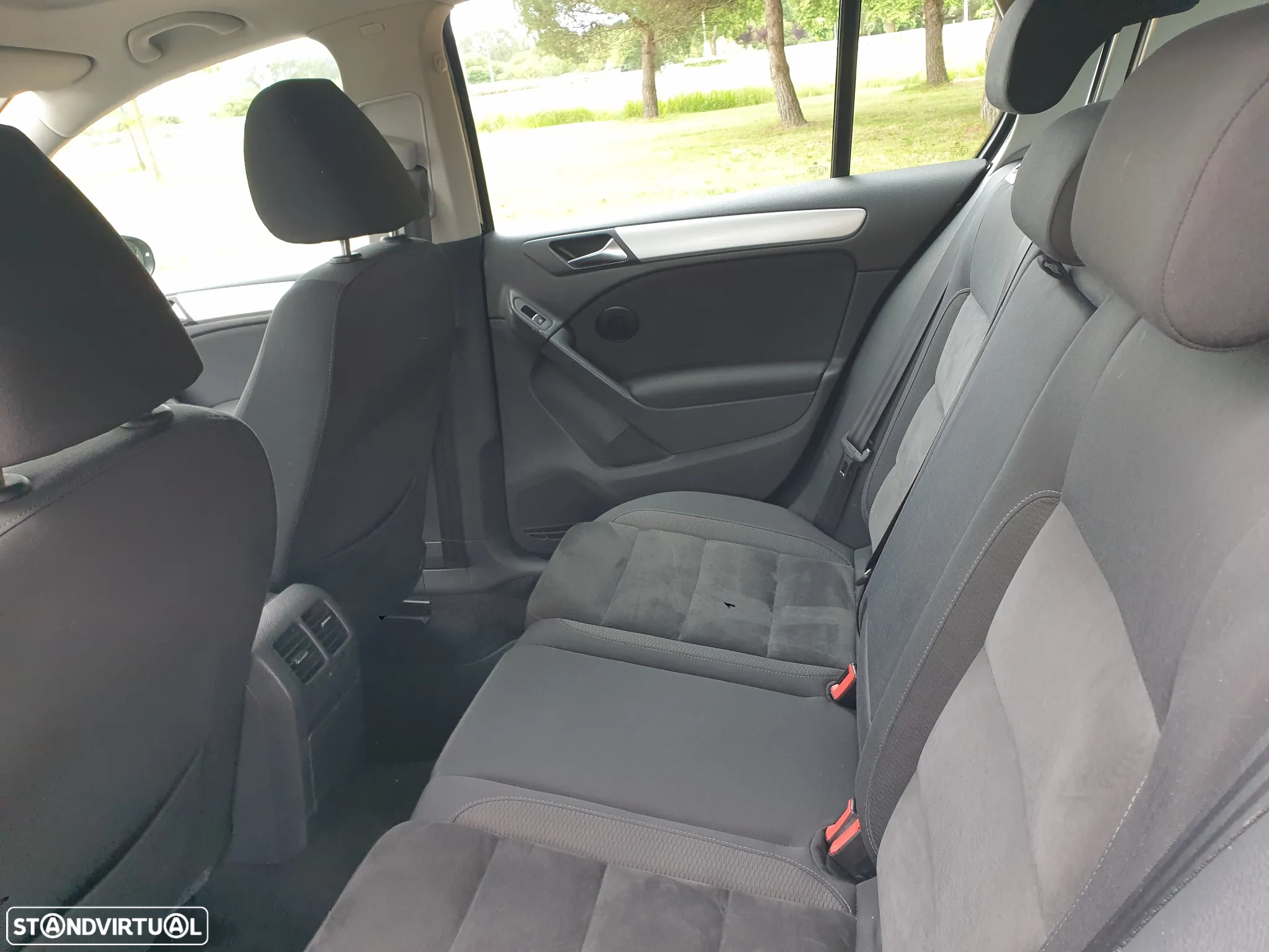 VW Golf 1.6 TDi Highline - 20