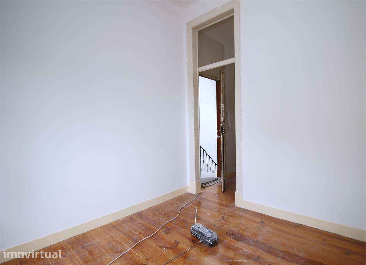 Apartamento T3 usado mas c/alguma obra Graça Lisboa - Grande imagem: 2/21
