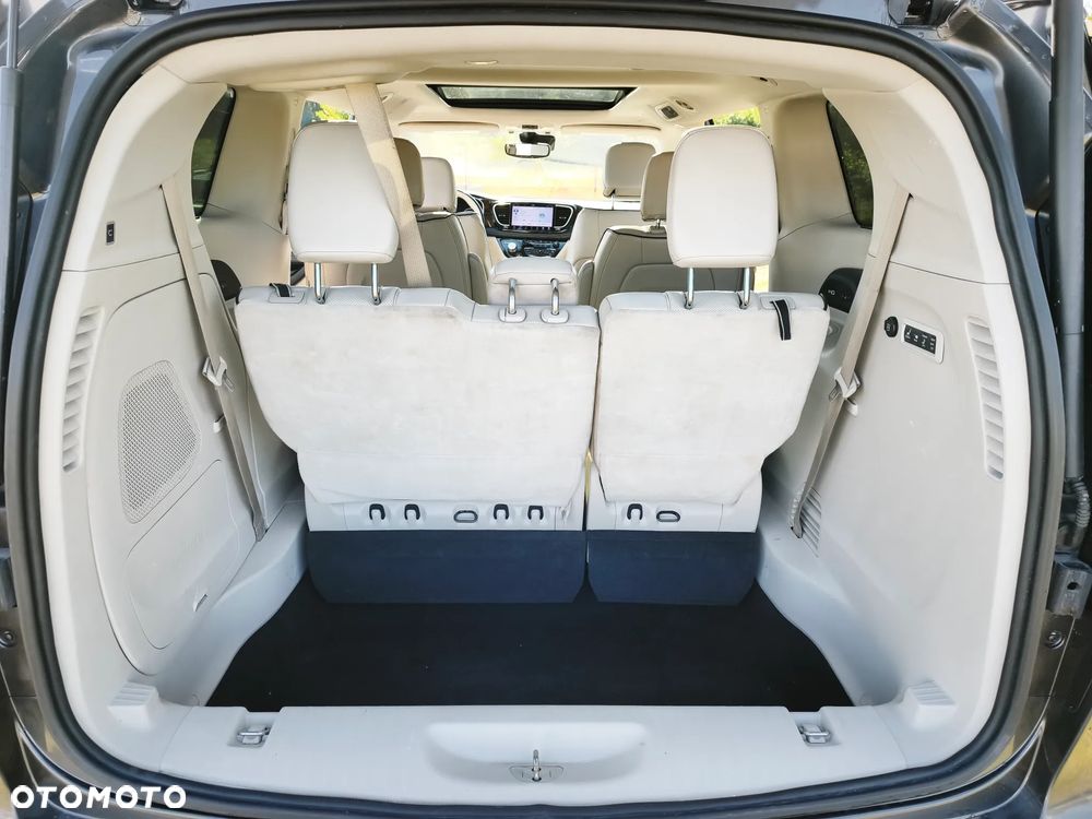 Chrysler Pacifica - 33