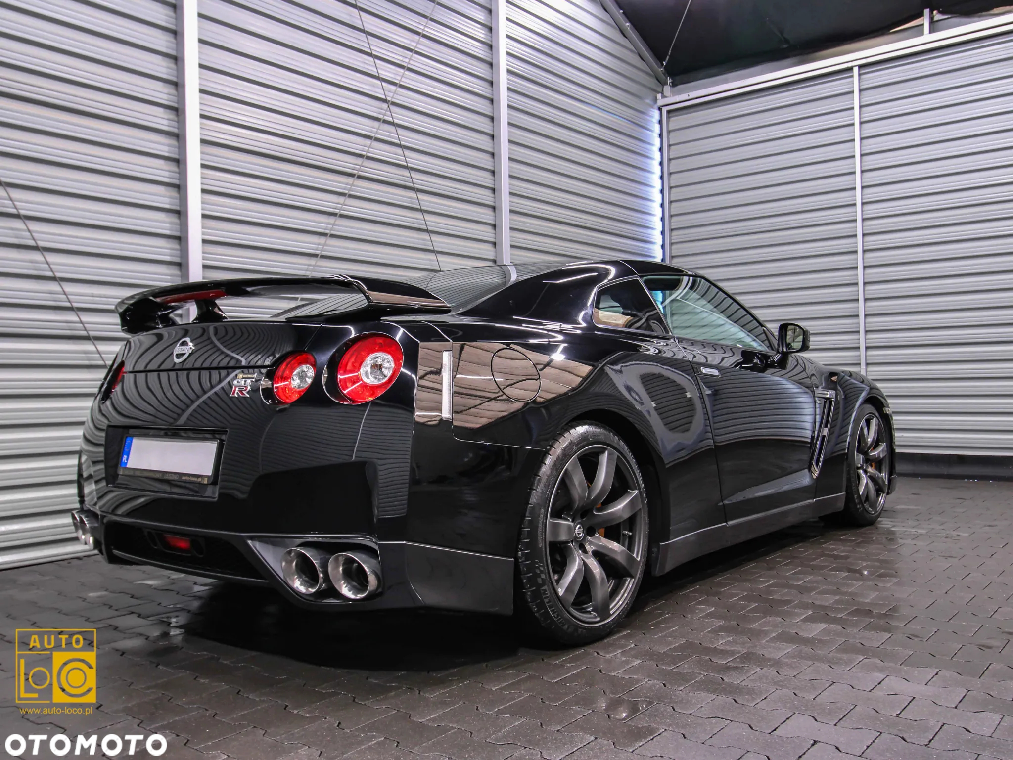 Nissan GT-R Premium Edition - 8