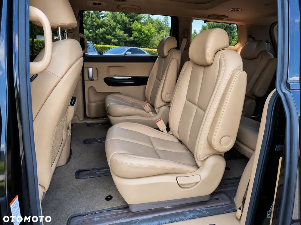 Kia Carnival - 9