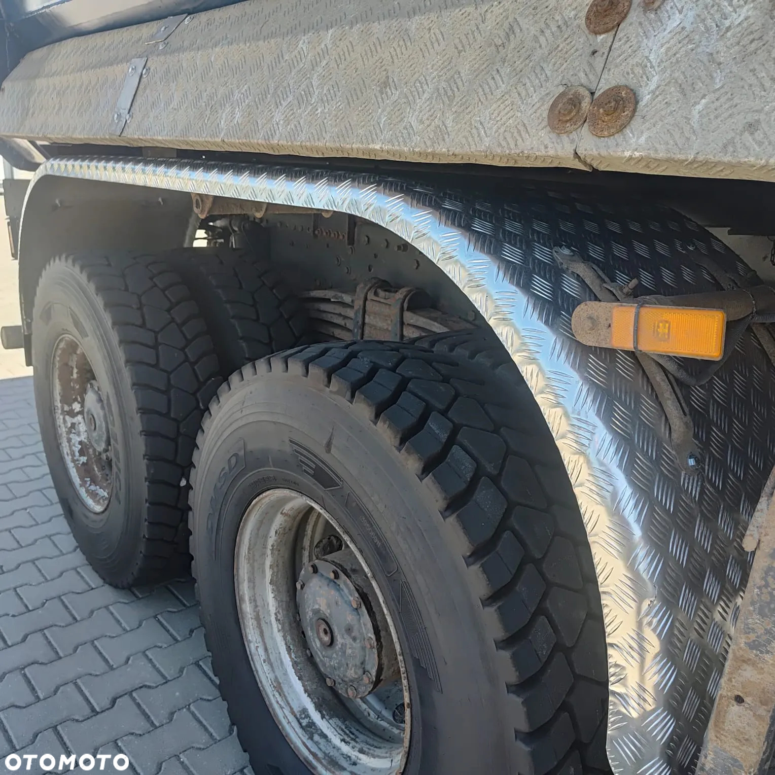 Mercedes-Benz ACTROS - 12
