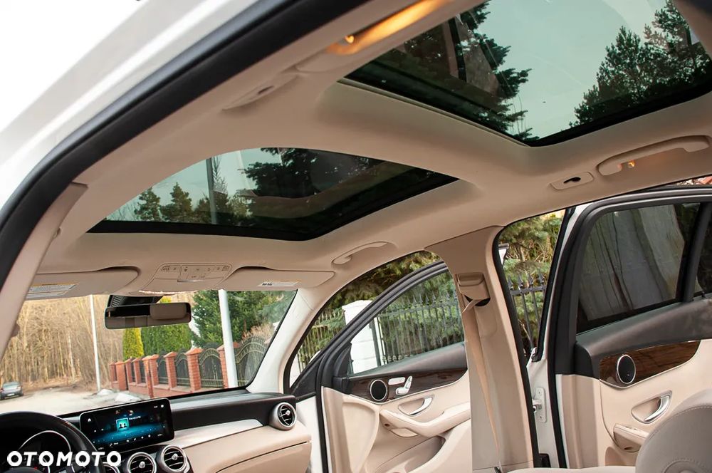 Mercedes-Benz GLC 300 4Matic 9G-TRONIC AMG Line - 33