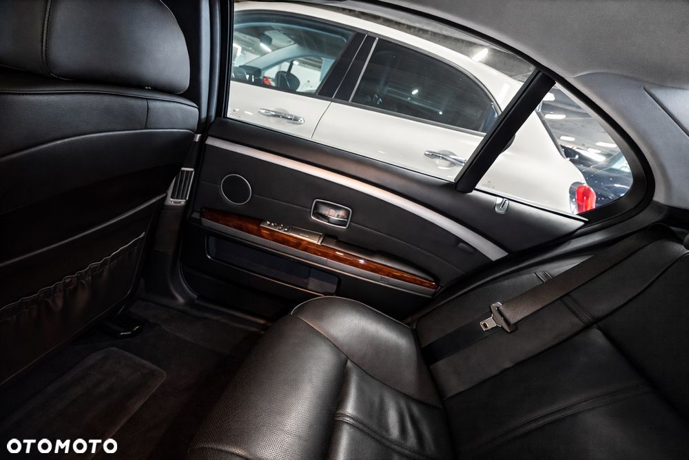 BMW Seria 7 745Li - 12