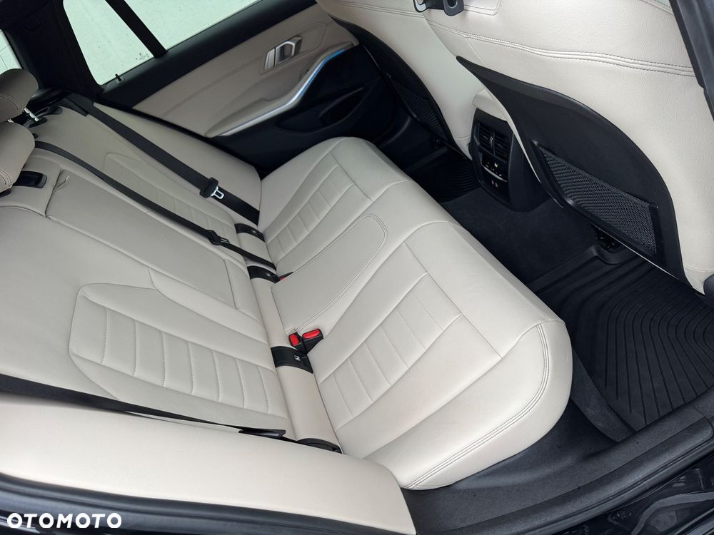 BMW Seria 3 330e PHEV M Sport Edition sport - 27