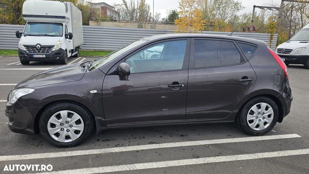 Hyundai i30 1.6 CRDi CLASSIC - 3