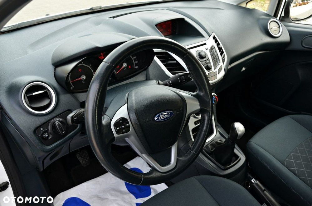 Ford Fiesta 1.25 Silver X Plus 2 EU6 - 29