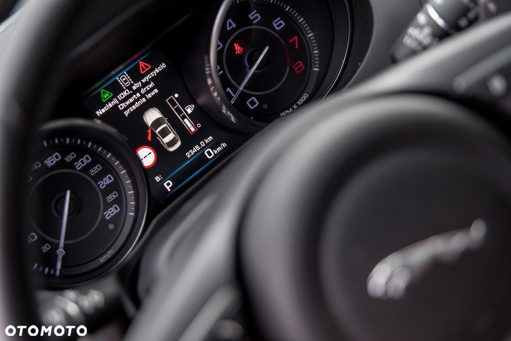 Jaguar XE 2.0 T Prestige - 20