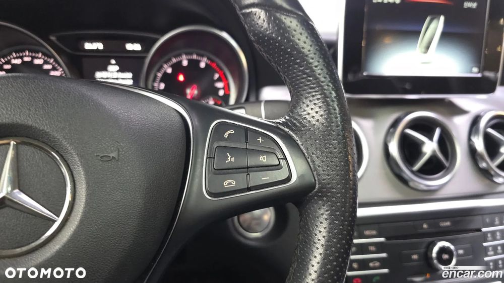 Mercedes-Benz GLA - 28