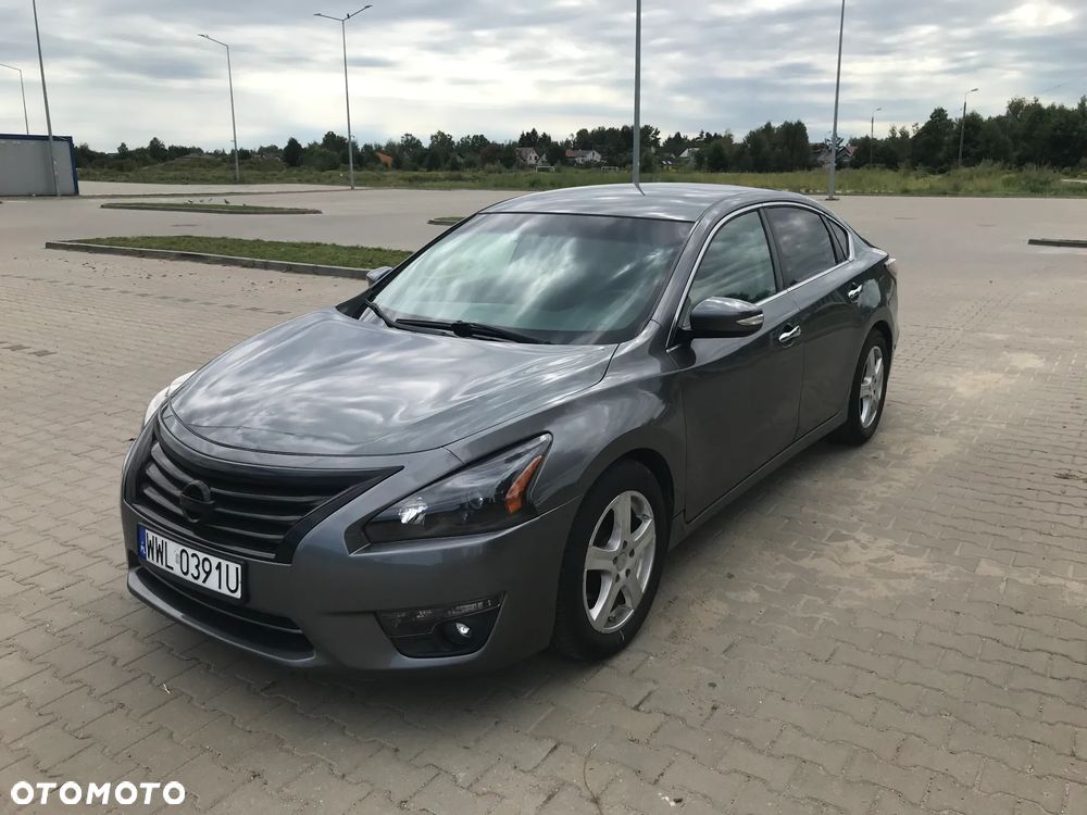 Nissan Altima - 2