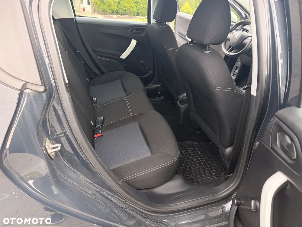 Peugeot 208 - 18
