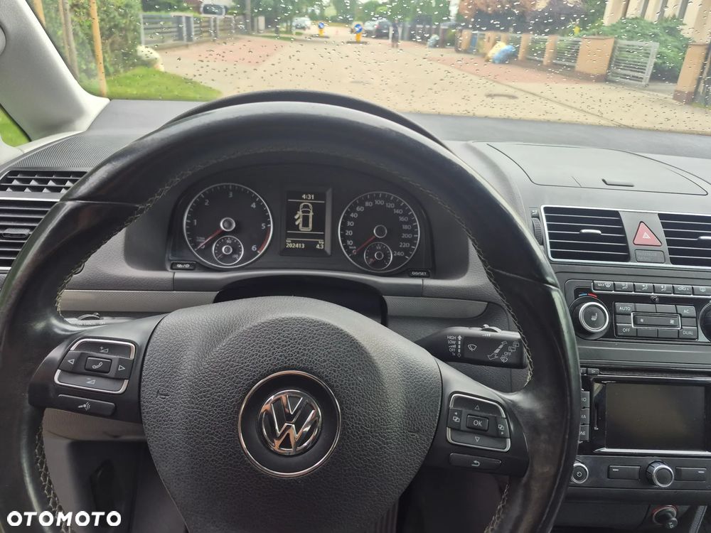 Volkswagen Touran 2.0 TDI DPF MATCH - 16