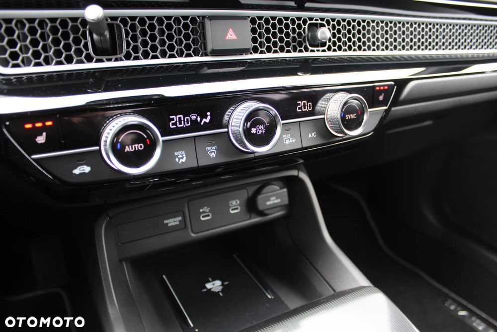 Honda Civic 2.0 i-MMD Elegance CVT - 25