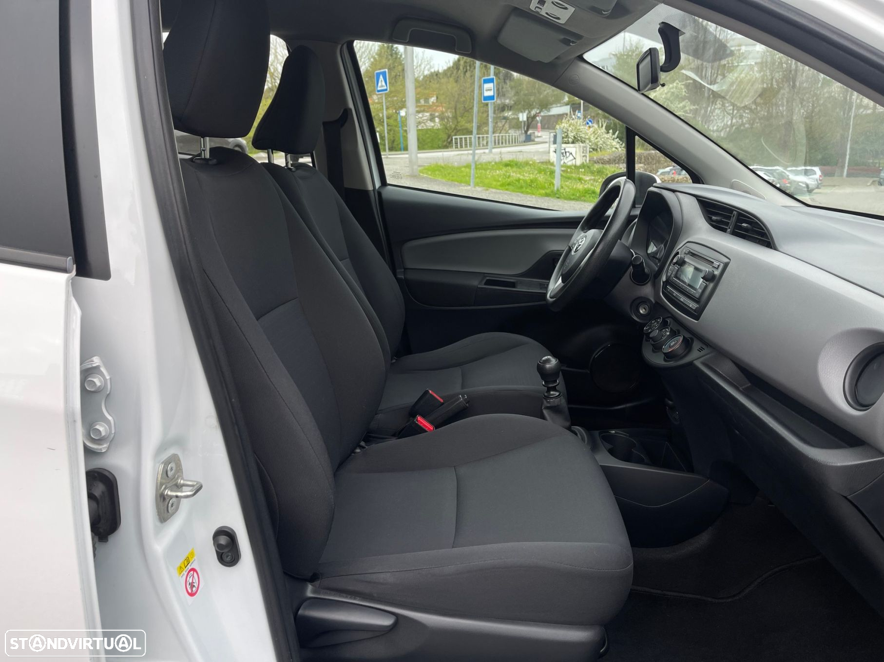 Toyota Yaris 1.4 D-4D ACtive+AC - 27