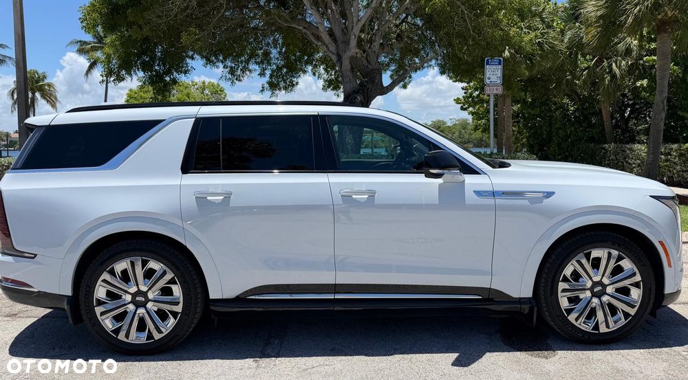 Cadillac Escalade - 2