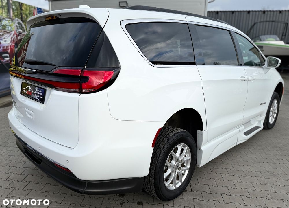 Chrysler Pacifica - 14