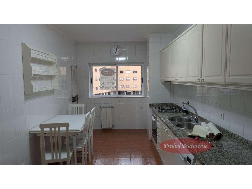 Apartamento T3 em Lamaçães, com cozinha equipada. - Grande imagem: 3/20