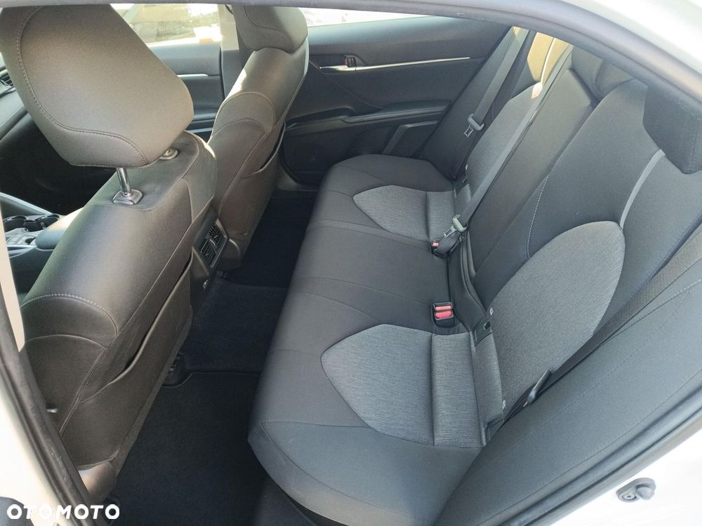 Toyota Camry 2.5 Hybrid Comfort CVT - 23