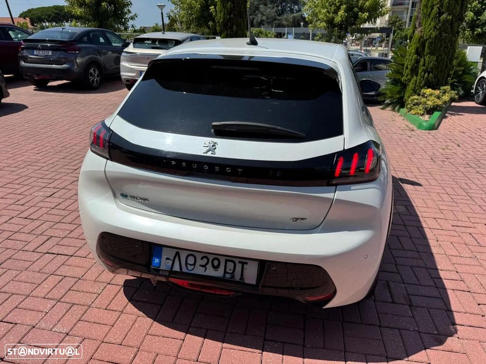 Peugeot e-208 - 14