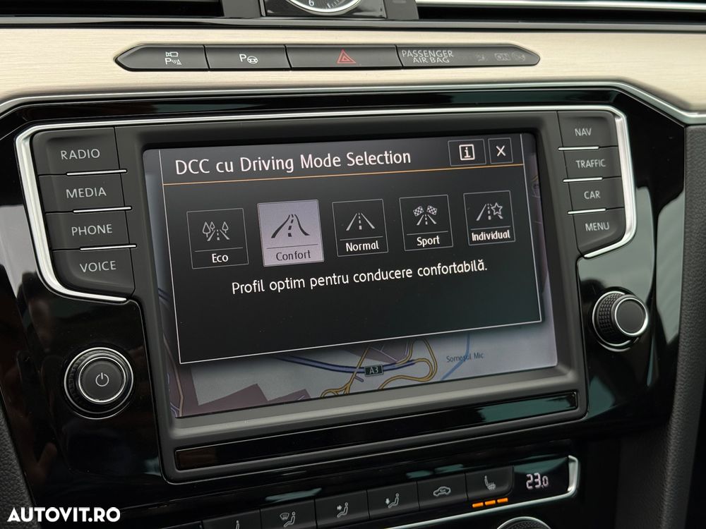 Volkswagen Passat 2.0 TDI DSG 4Motion Highline - 23