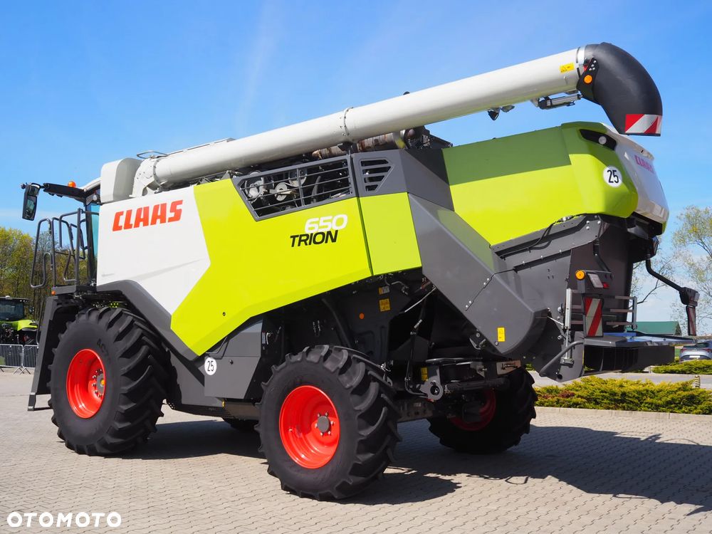 Claas Trion 650 + V650 - 3