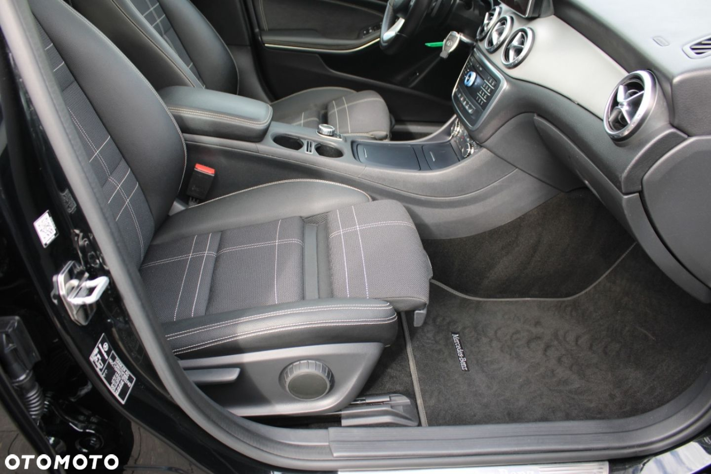 Mercedes-Benz GLA - 33