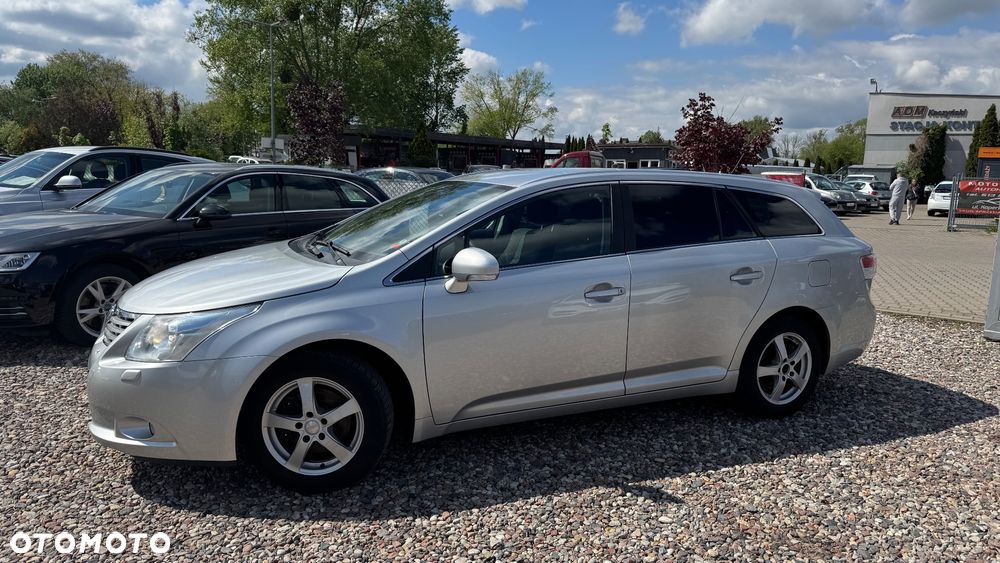 Toyota Avensis 1.8 Sol NAVI - 6
