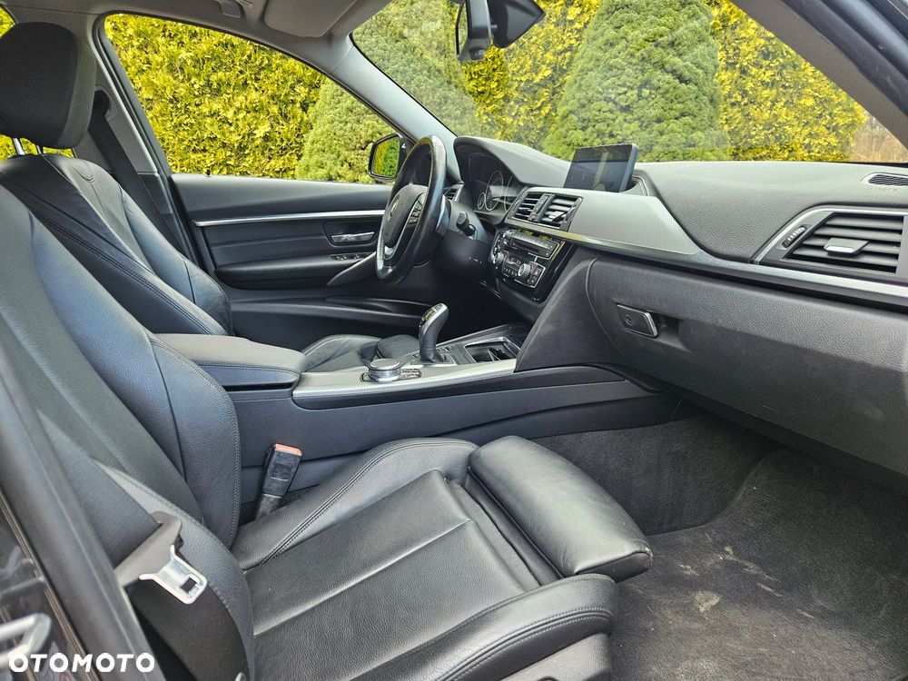 BMW Seria 3 320d xDrive Sport Line Shadow sport - 37