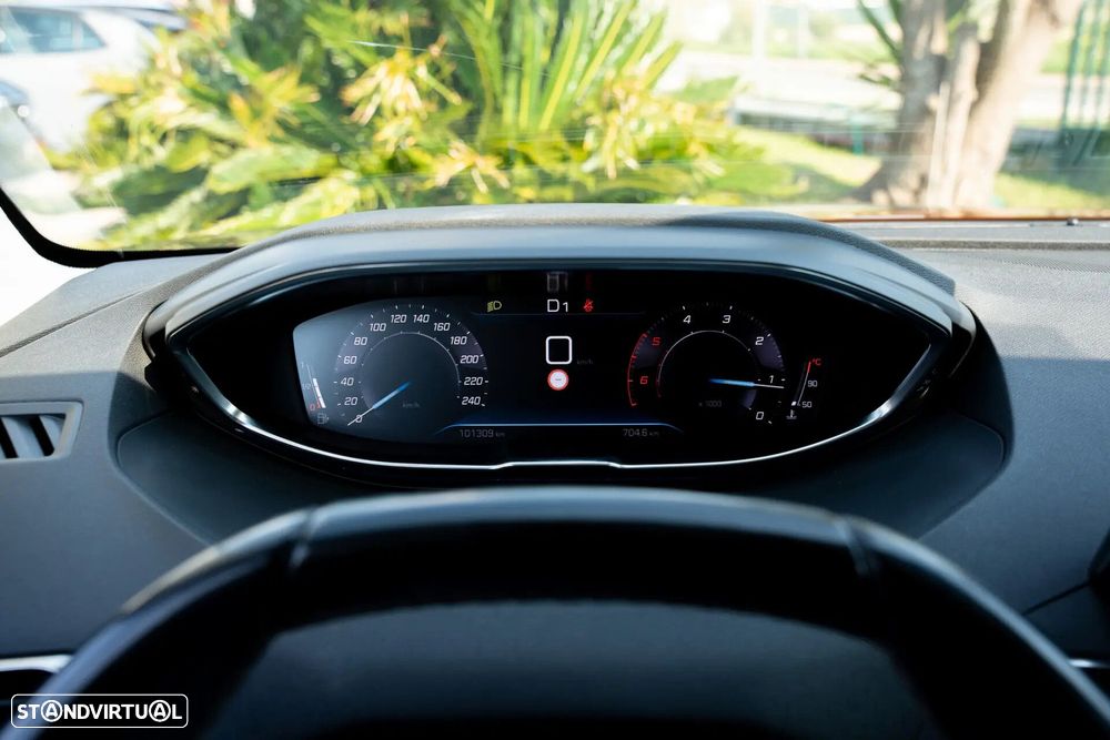 Peugeot 5008 1.5 BlueHDi Allure EAT8 - 9