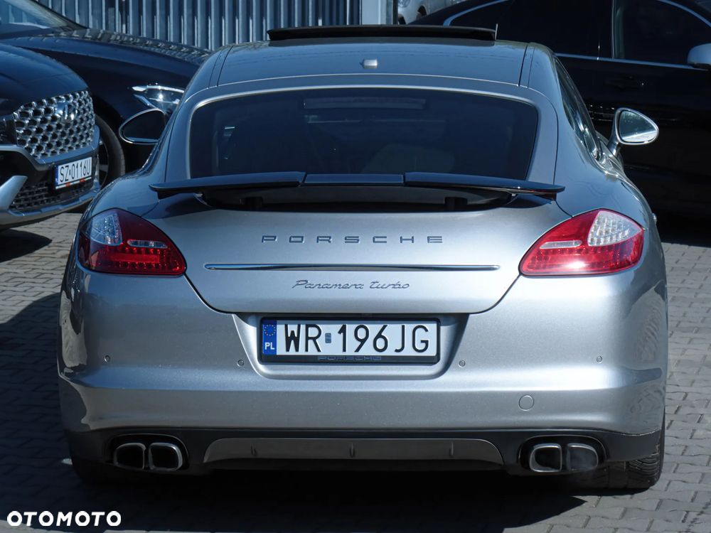 Porsche Panamera Turbo S PDK - 35