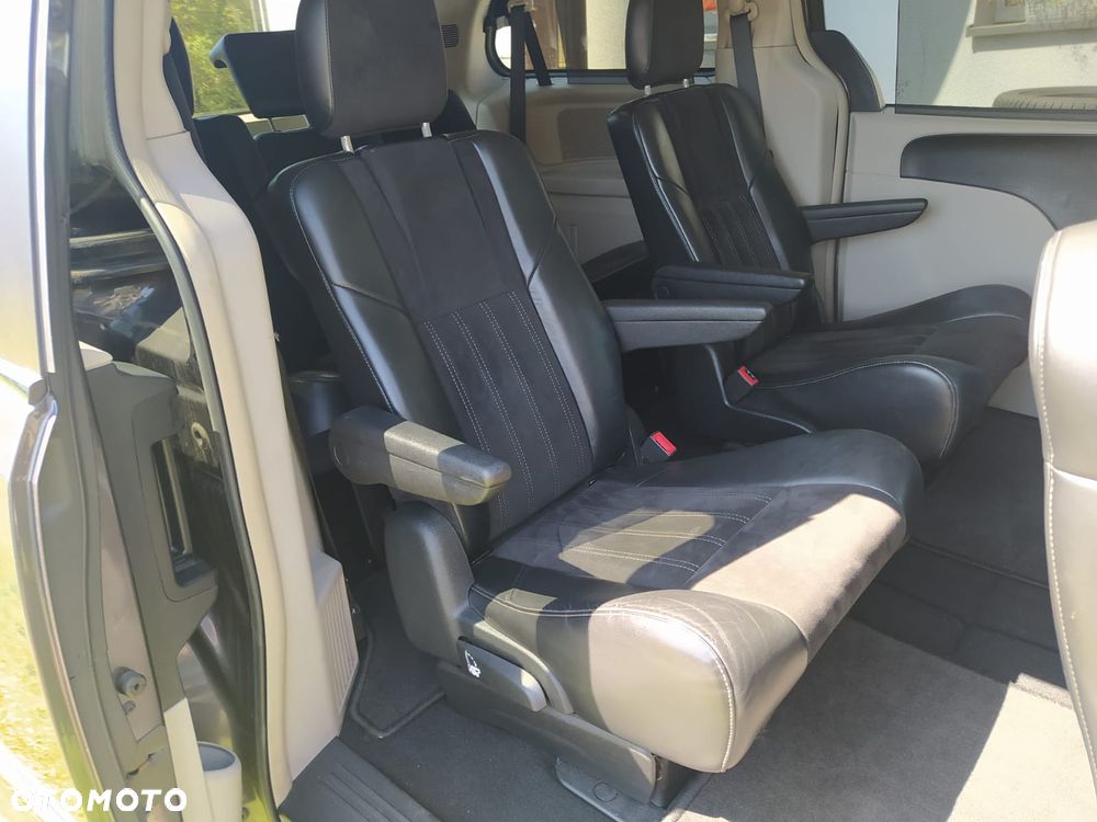 Chrysler Town & Country 3.6 Limited - 6