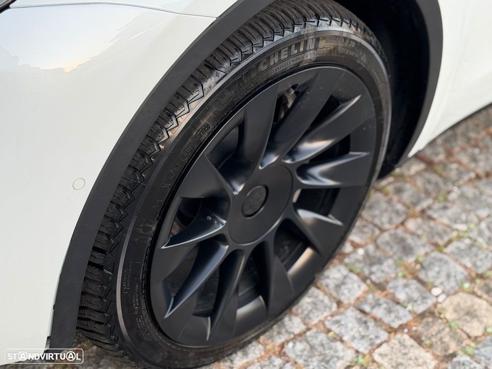Tesla Model Y Long Range Dual Motor AWD - 14