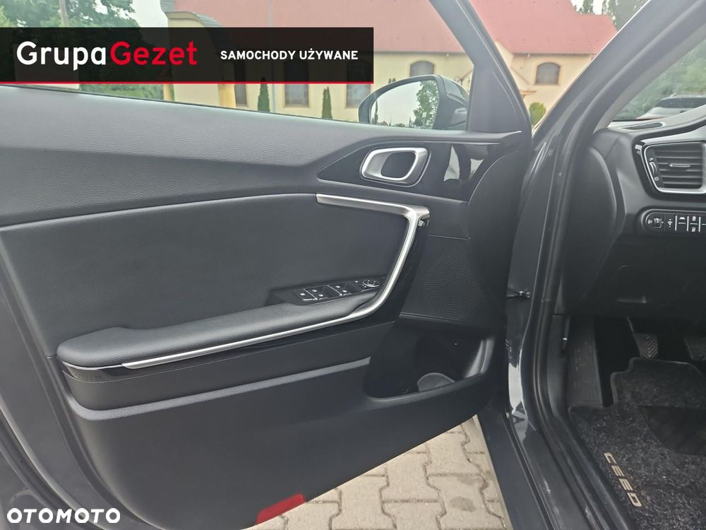 Kia Ceed - 10
