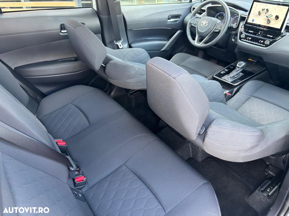 Toyota Corolla Cross - 12