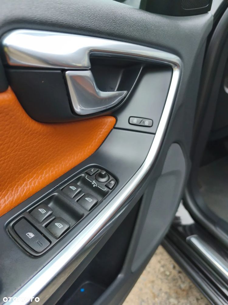 Volvo V60 D5 Geartronic Summum - 17