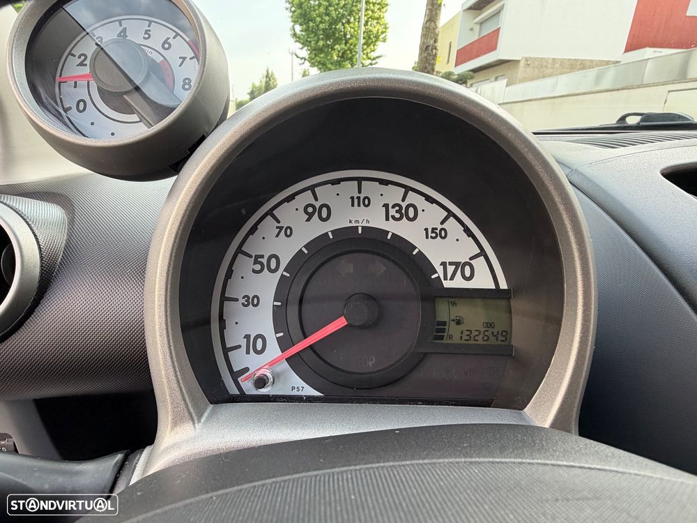 Peugeot 107 1.0 Millesim 200 - 12