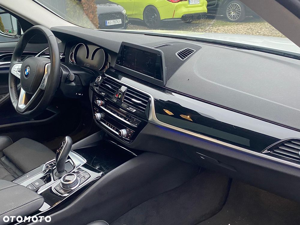 BMW Seria 5 530i xDrive Sport Line sport - 13