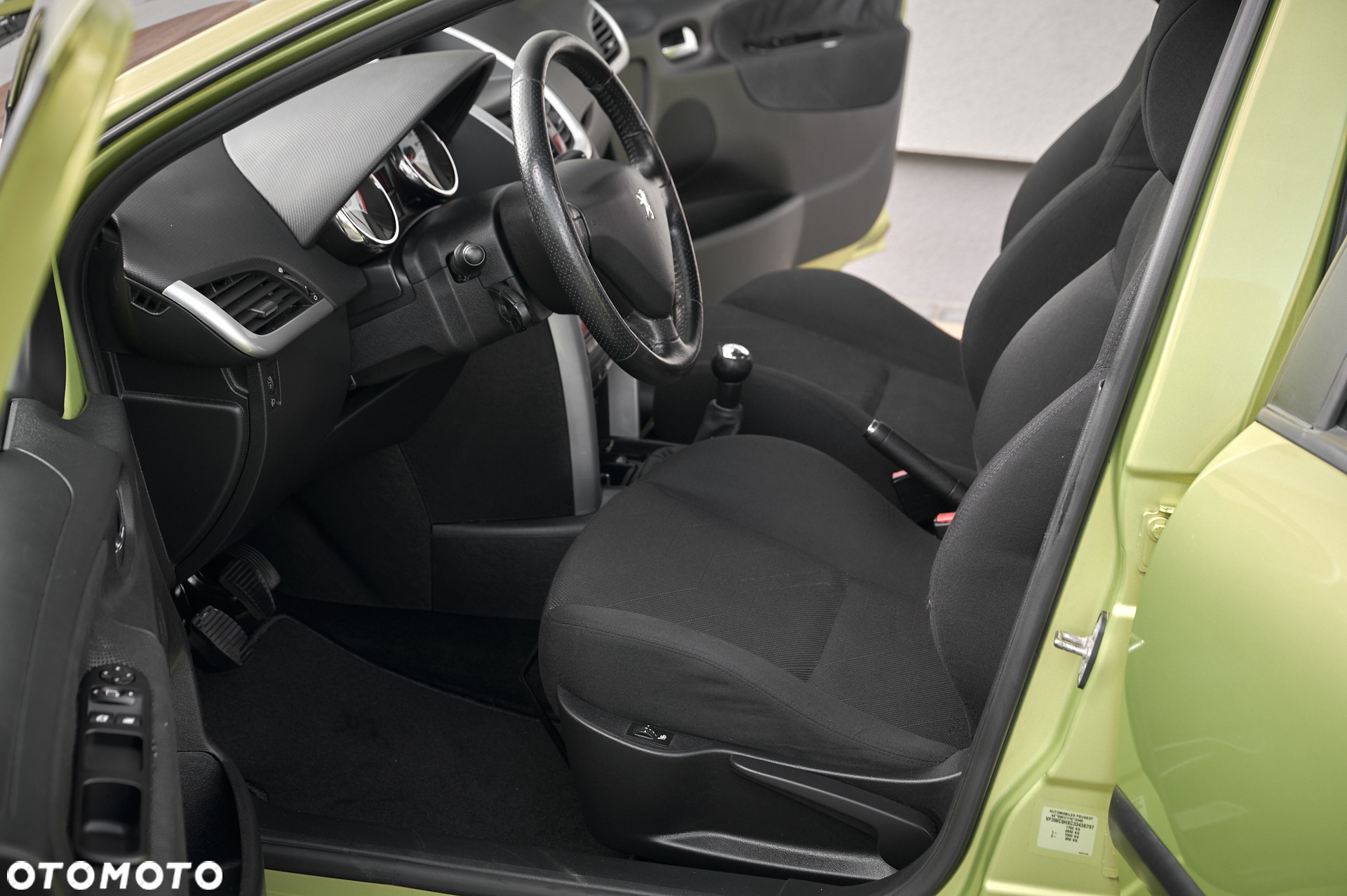 Peugeot 207 - 25