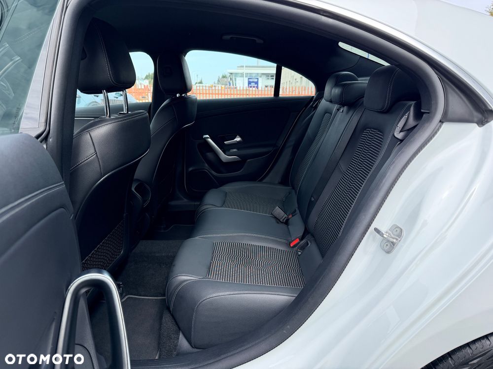 Mercedes-Benz CLA 200 7G-DCT - 15