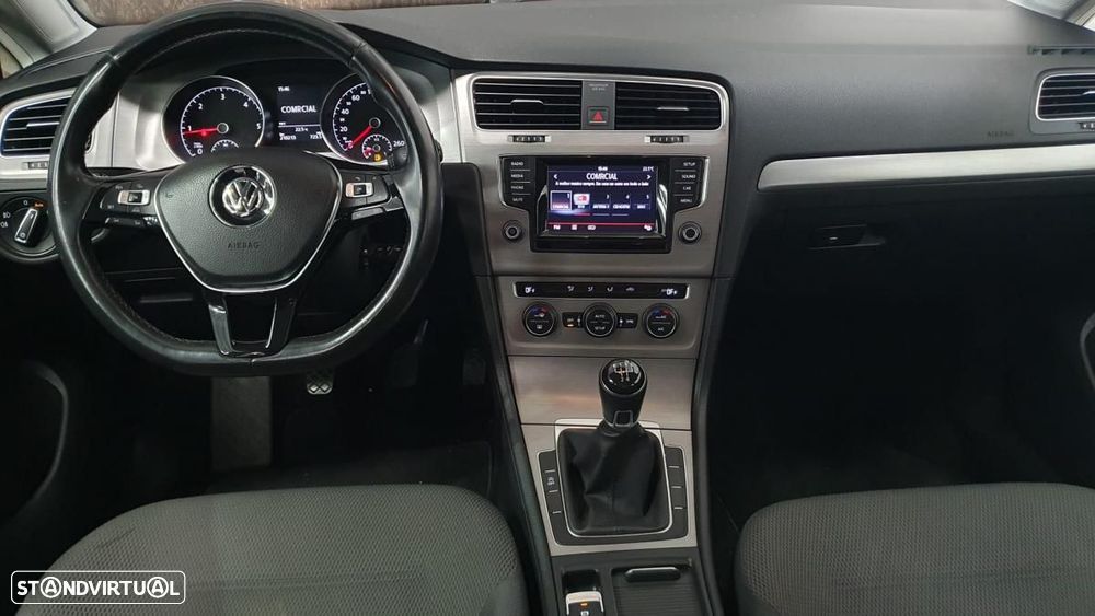 VW Golf 1.6 TDi Trendline BlueMotion - 21