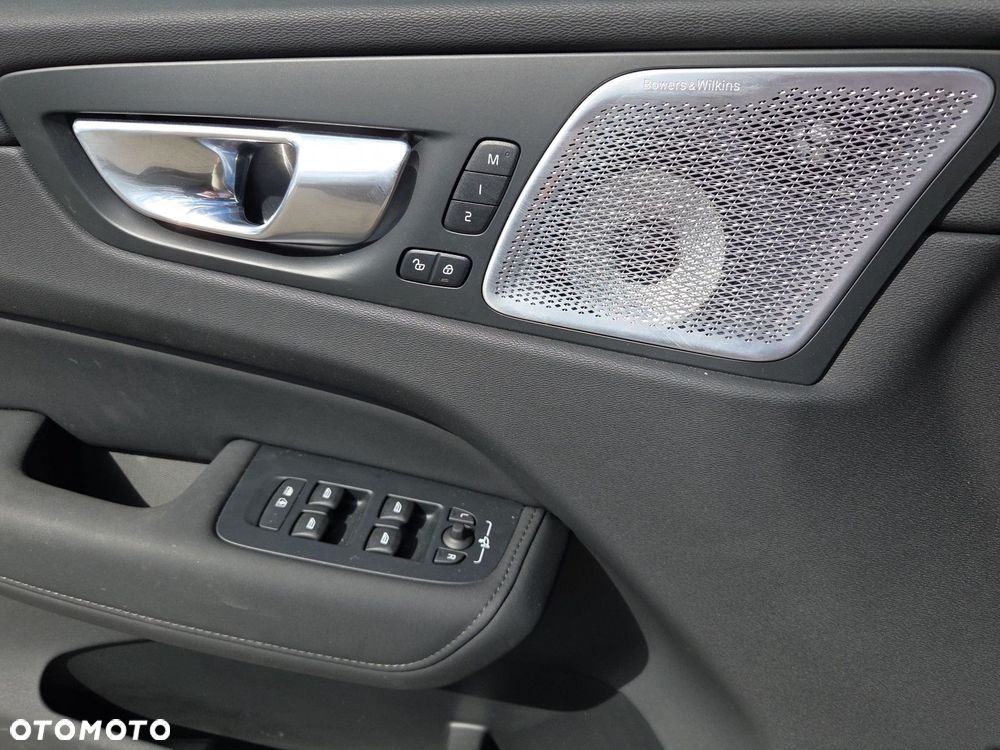 Volvo XC 60 T6 Plug-In Hybrid AWD Ultra Bright - 21