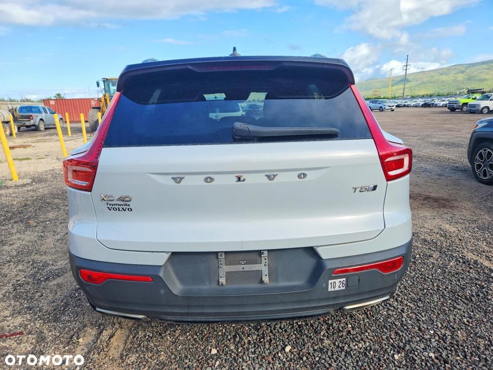 Volvo XC 40 T5 AWD R-Design - 6