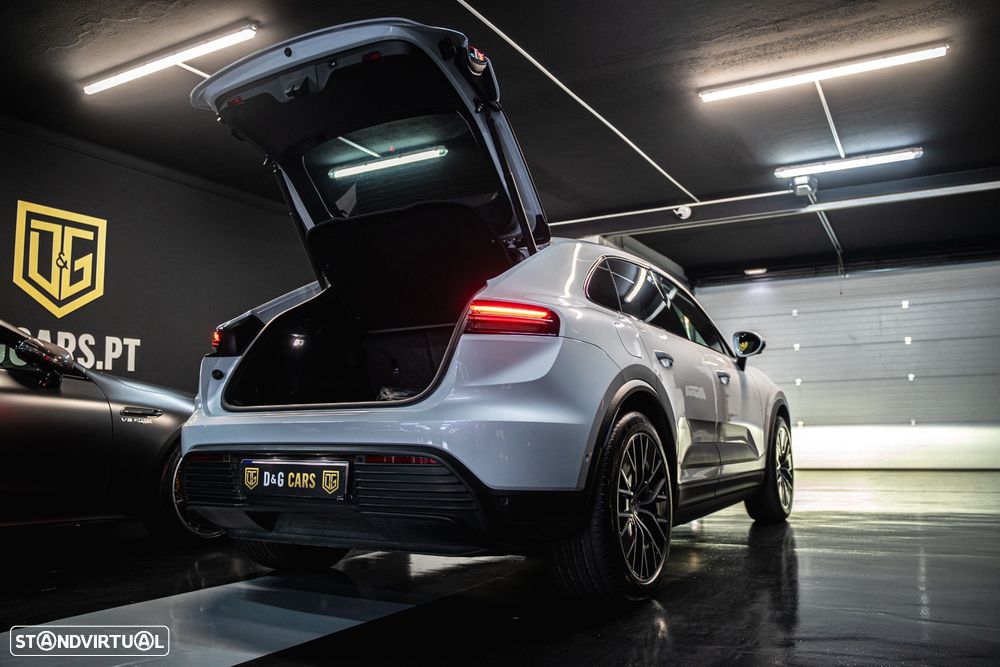 Porsche Macan Electric - 31