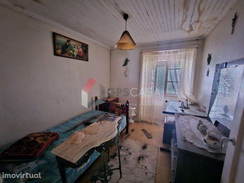 Moradia T2 para recuperar – Próxima do centro da Praia da Vitória - Grande imagem: 3/13