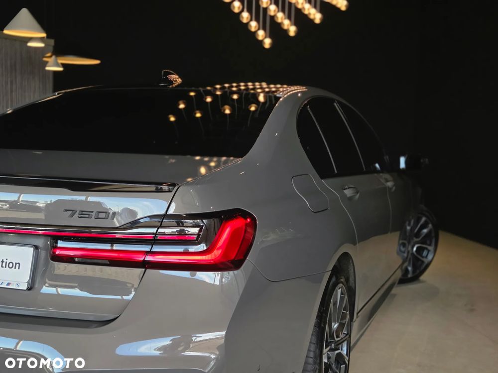 BMW Seria 7 750i xDrive sport - 24