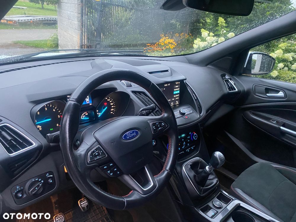 Ford Kuga 2.0 TDCi 2x4 ST-Line - 27