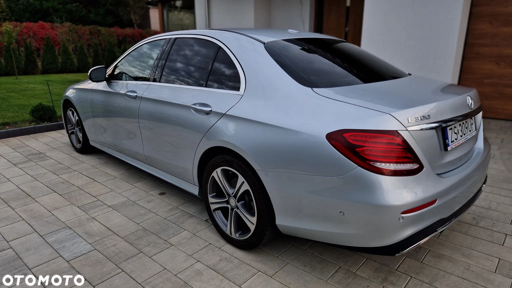 Mercedes-Benz Klasa E 300 9G-TRONIC Avantgarde - 2