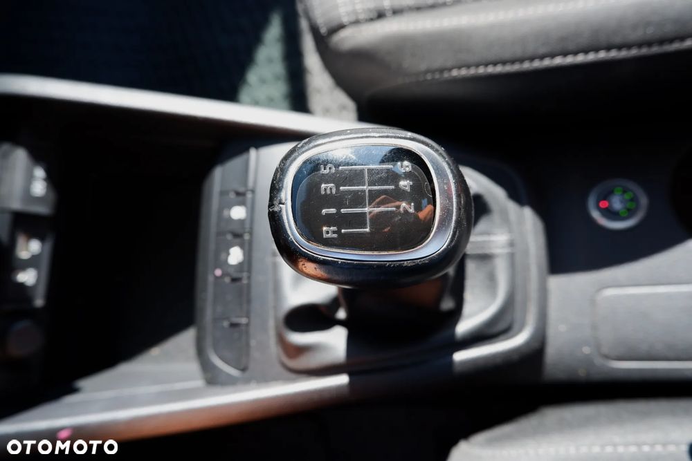 Kia Stonic 1.4 L - 21