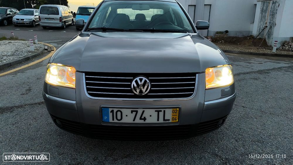 VW Passat 1.9 TDi Highline - 22