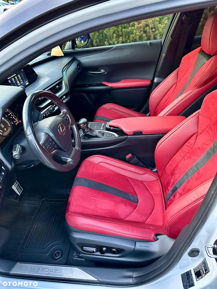 Lexus UX 250h - 28